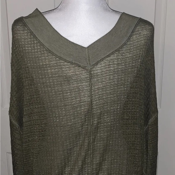 We The Free Green Color Washed Destructed Long Sleeve V-Neck Shirt Size XS - Picture 2 of 3